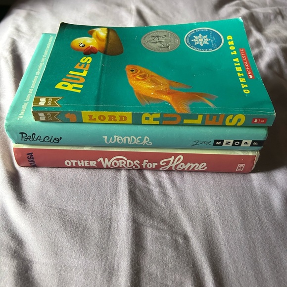 3 book bundle of Realistic Fiction - Picture 3 of 3